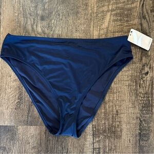 NWT Lively swim top navy blue
Swim busty bralette